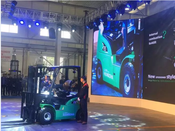 【喜訊】杭叉家族新成員來了！新能源叉車助力新制造業(yè)