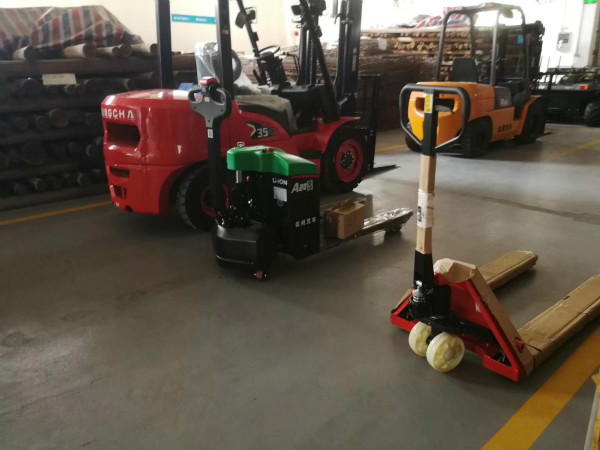 怎么操作叉車才安全？這些危險(xiǎn)要規(guī)避！