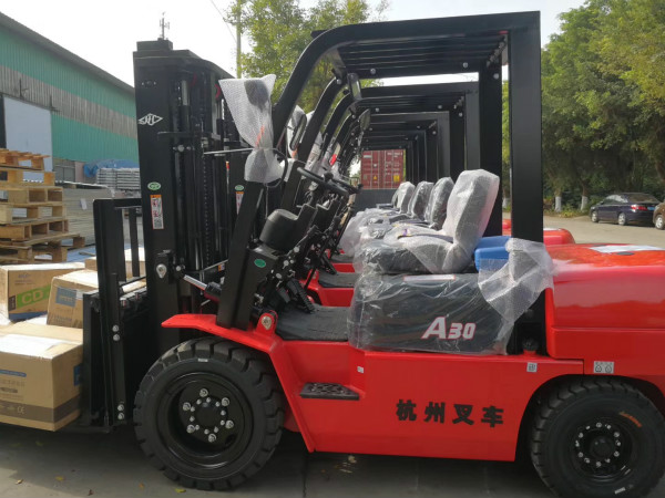 叉車轉(zhuǎn)向沉重？叫你這些方法排除！