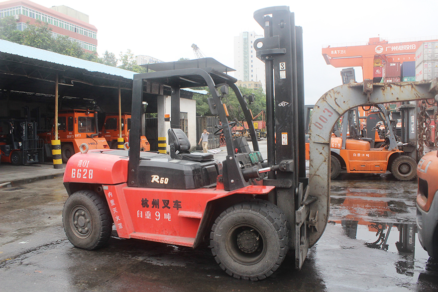 廣州港:杭叉柴油叉車助力碼頭的高強度工作 廣州港:杭叉柴油叉車助力碼頭的高強度工作