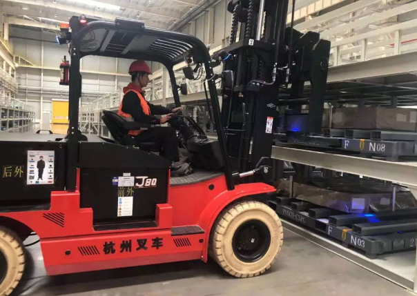 又一批！因?yàn)橘|(zhì)量真的很好，杭叉的電動(dòng)叉車賣的很火爆！