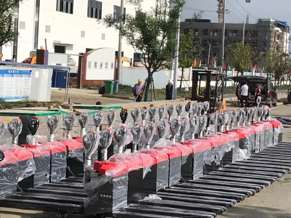 大氣登場！杭叉電動搬運車大批量交付江蘇某新能源企業(yè)