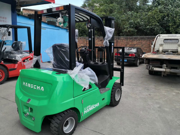 【干貨】電動堆高車、電動搬運車的電機和繼電器應該怎么保養(yǎng)？