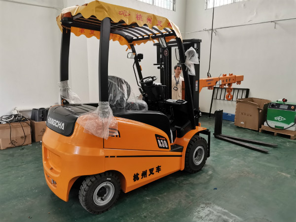 【叉車保養(yǎng)小知識(shí)】叉車電池怎樣加水才正確？